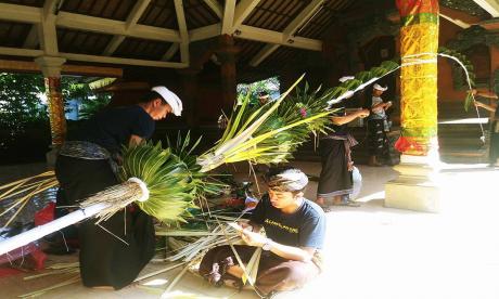 antusias sesuai pakem