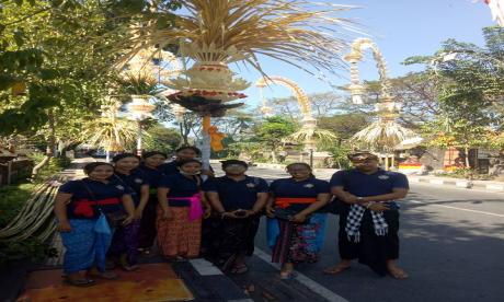 panitia lomba penjor